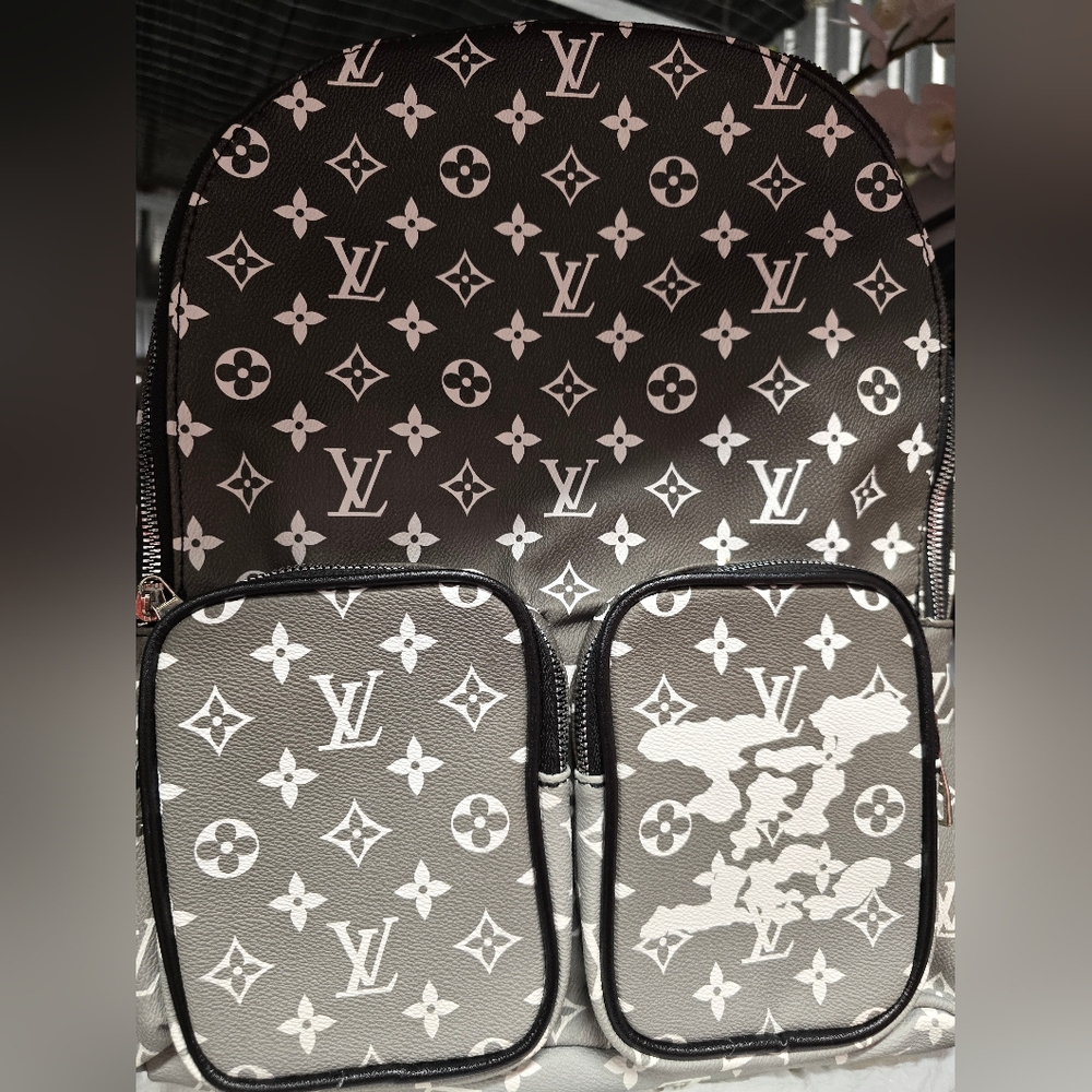 Backpack LV super light and easy to carry, sz Regular